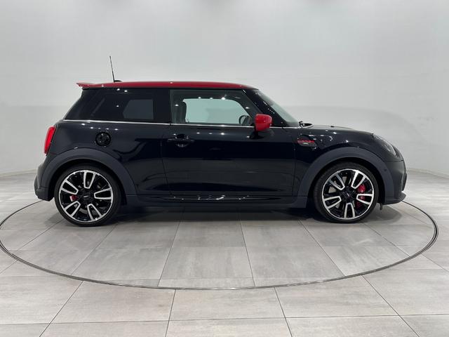 MINI ジョンクーパーワークス ジョンクーパーワークストリム 全国2年保証ナビタッチスクリーン車線逸脱警告バックカメラヘッドアップディスプレイマルチファンクションステアリングパドルシフトMINIドライビングモードコンフォートアクセスLEDヘッドライト(5枚目)