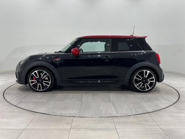 MINI ジョンクーパーワークス ジョンクーパーワークストリム 全国2年保証ナビタッチスクリーン車線逸脱警告バックカメラヘッドアップディスプレイマルチファンクションステアリングパドルシフトMINIドライビングモードコンフォートアクセスLEDヘッドライト(9枚目)