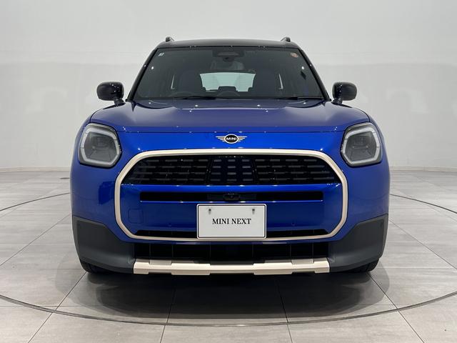 MINI カントリーマンD クラシック・トリム 全国2年保証センターディスプレイ高速道路渋滞時ハンズオフワイヤレス充電ヘッドアップディスプレイパーキングアシストplayAppleCarPlayMINIConnectedサラウンドビューシステム(3枚目)