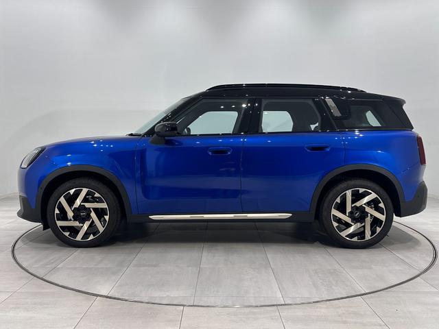 MINI カントリーマンD クラシック・トリム 全国2年保証センターディスプレイ高速道路渋滞時ハンズオフワイヤレス充電ヘッドアップディスプレイパーキングアシストplayAppleCarPlayMINIConnectedサラウンドビューシステム(9枚目)