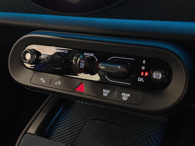 MINI カントリーマンD クラシック・トリム 全国2年保証センターディスプレイ高速道路渋滞時ハンズオフワイヤレス充電ヘッドアップディスプレイパーキングアシストplayAppleCarPlayMINIConnectedサラウンドビューシステム(21枚目)