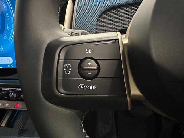 MINI カントリーマンD クラシック・トリム 全国2年保証センターディスプレイ高速道路渋滞時ハンズオフワイヤレス充電ヘッドアップディスプレイパーキングアシストplayAppleCarPlayMINIConnectedサラウンドビューシステム(25枚目)