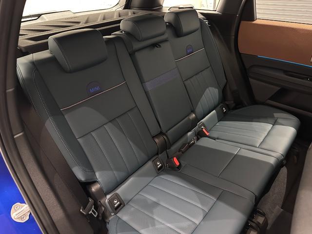 MINI カントリーマンD クラシック・トリム 全国2年保証センターディスプレイ高速道路渋滞時ハンズオフワイヤレス充電ヘッドアップディスプレイパーキングアシストplayAppleCarPlayMINIConnectedサラウンドビューシステム(34枚目)