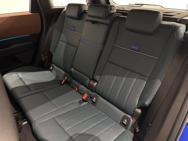 MINI カントリーマンD クラシック・トリム 全国2年保証センターディスプレイ高速道路渋滞時ハンズオフワイヤレス充電ヘッドアップディスプレイパーキングアシストplayAppleCarPlayMINIConnectedサラウンドビューシステム(36枚目)