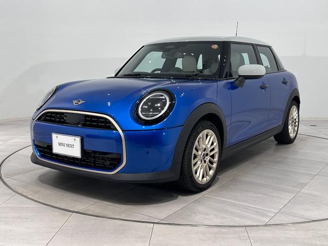 MINI クーパーC クラシック・トリム 全国2年保証有機ELセンターディスプレイApple CarPlayワイヤレス充電アダプティブLEDヘッドライトアクティブクルーズコントロールパノラマビュー(リア)パーキングアシスト16インチホイール(2枚目)