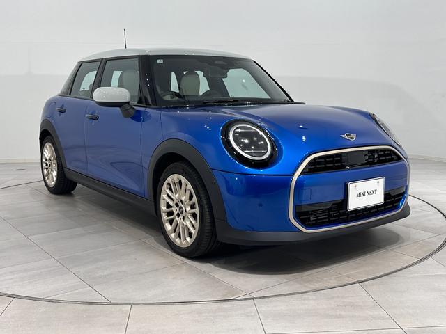 MINI クーパーC クラシック・トリム 全国2年保証有機ELセンターディスプレイApple CarPlayワイヤレス充電アダプティブLEDヘッドライトアクティブクルーズコントロールパノラマビュー(リア)パーキングアシスト16インチホイール(4枚目)