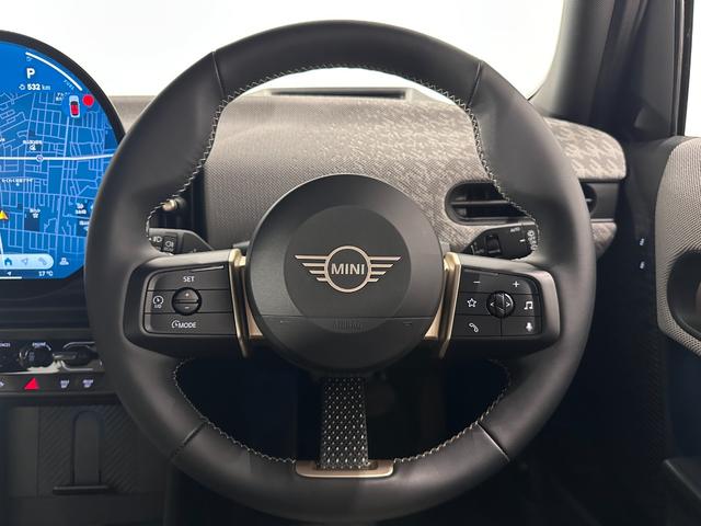 MINI クーパーC クラシック・トリム 全国2年保証有機ELセンターディスプレイApple CarPlayワイヤレス充電アダプティブLEDヘッドライトアクティブクルーズコントロールパノラマビュー(リア)パーキングアシスト16インチホイール(24枚目)