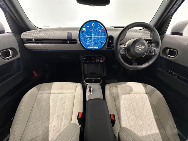MINI クーパーC クラシック・トリム 全国2年保証有機ELセンターディスプレイApple CarPlayワイヤレス充電アダプティブLEDヘッドライトアクティブクルーズコントロールパノラマビュー(リア)パーキングアシスト16インチホイール(31枚目)