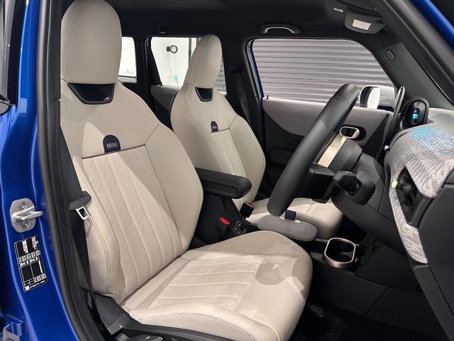 MINI クーパーC クラシック・トリム 全国2年保証有機ELセンターディスプレイApple CarPlayワイヤレス充電アダプティブLEDヘッドライトアクティブクルーズコントロールパノラマビュー(リア)パーキングアシスト16インチホイール(32枚目)