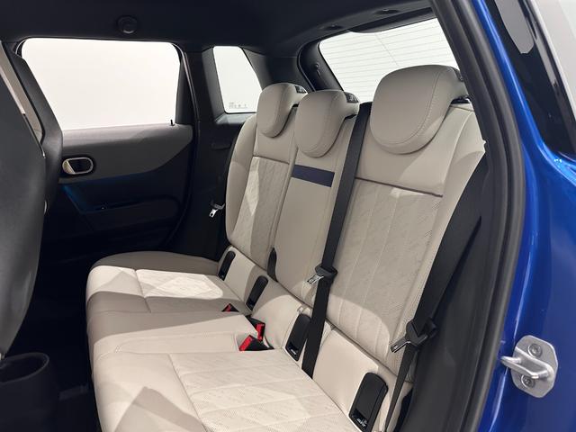 MINI クーパーC クラシック・トリム 全国2年保証有機ELセンターディスプレイApple CarPlayワイヤレス充電アダプティブLEDヘッドライトアクティブクルーズコントロールパノラマビュー(リア)パーキングアシスト16インチホイール(35枚目)