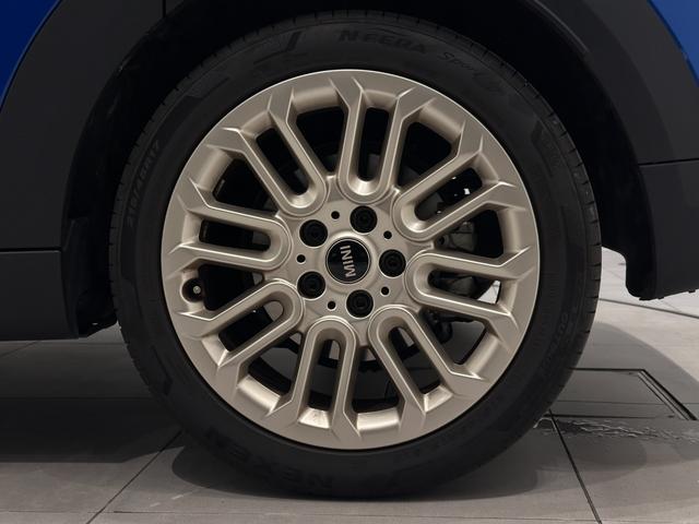 MINI クーパーC クラシック・トリム 全国2年保証有機ELセンターディスプレイApple CarPlayワイヤレス充電アダプティブLEDヘッドライトアクティブクルーズコントロールパノラマビュー(リア)パーキングアシスト16インチホイール(40枚目)