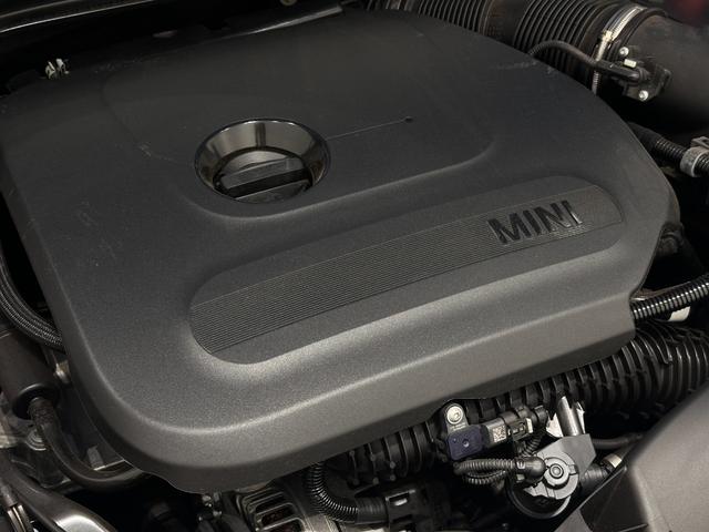 MINI クーパーC クラシック・トリム 全国2年保証有機ELセンターディスプレイApple CarPlayワイヤレス充電アダプティブLEDヘッドライトアクティブクルーズコントロールパノラマビュー(リア)パーキングアシスト16インチホイール(41枚目)