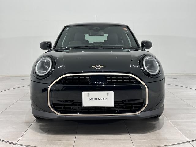 MINI クーパーC クラシック・トリム 全国2年保証AppleCarPlayワイヤレス充電デジタルキープラスコンフォートアクセスLEDヘッドライトアクティブクルーズコントロールアクティブPDCフロントリアパノラマビューリア16インチホイール(3枚目)