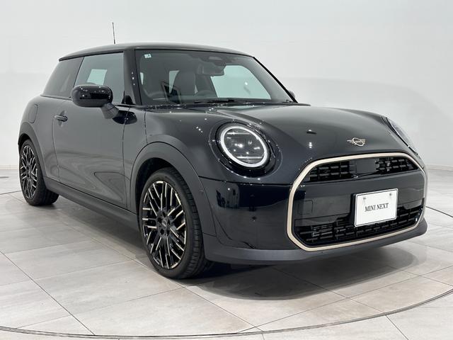 MINI クーパーC クラシック・トリム 全国2年保証AppleCarPlayワイヤレス充電デジタルキープラスコンフォートアクセスLEDヘッドライトアクティブクルーズコントロールアクティブPDCフロントリアパノラマビューリア16インチホイール(4枚目)