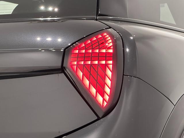 MINI クーパーC クラシック・トリム 全国2年保証AppleCarPlayワイヤレス充電デジタルキープラスコンフォートアクセスLEDヘッドライトアクティブクルーズコントロールアクティブPDCフロントリアパノラマビューリア16インチホイール(13枚目)