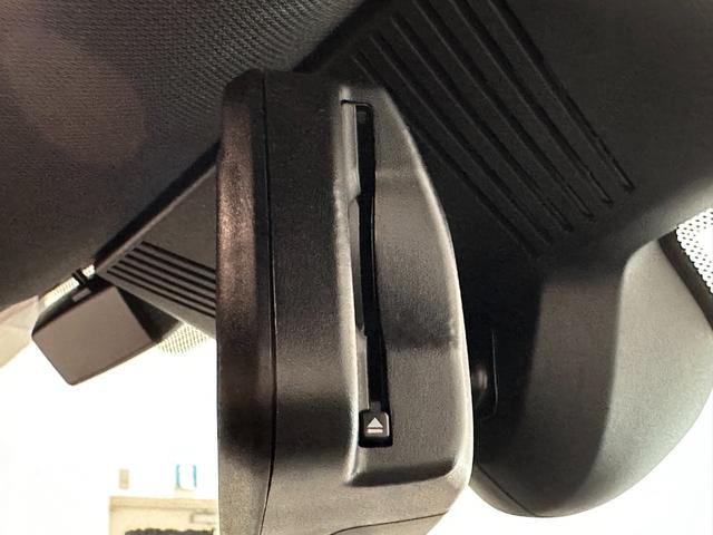 MINI クーパーC クラシック・トリム 全国2年保証AppleCarPlayワイヤレス充電デジタルキープラスコンフォートアクセスLEDヘッドライトアクティブクルーズコントロールアクティブPDCフロントリアパノラマビューリア16インチホイール(20枚目)