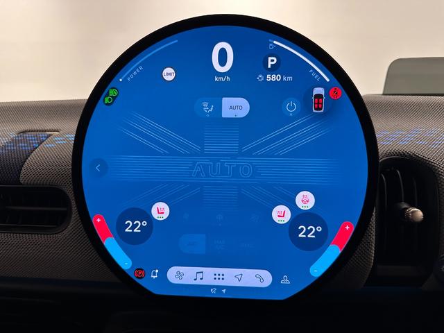 MINI クーパーC クラシック・トリム 全国2年保証AppleCarPlayワイヤレス充電デジタルキープラスコンフォートアクセスLEDヘッドライトアクティブクルーズコントロールアクティブPDCフロントリアパノラマビューリア16インチホイール(21枚目)