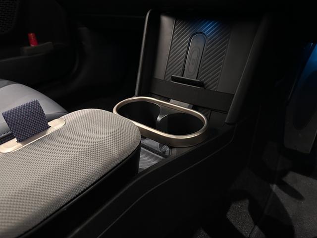 MINI クーパーC クラシック・トリム 全国2年保証AppleCarPlayワイヤレス充電デジタルキープラスコンフォートアクセスLEDヘッドライトアクティブクルーズコントロールアクティブPDCフロントリアパノラマビューリア16インチホイール(23枚目)