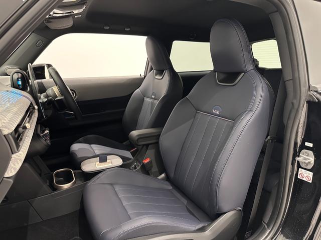 MINI クーパーC クラシック・トリム 全国2年保証AppleCarPlayワイヤレス充電デジタルキープラスコンフォートアクセスLEDヘッドライトアクティブクルーズコントロールアクティブPDCフロントリアパノラマビューリア16インチホイール(37枚目)