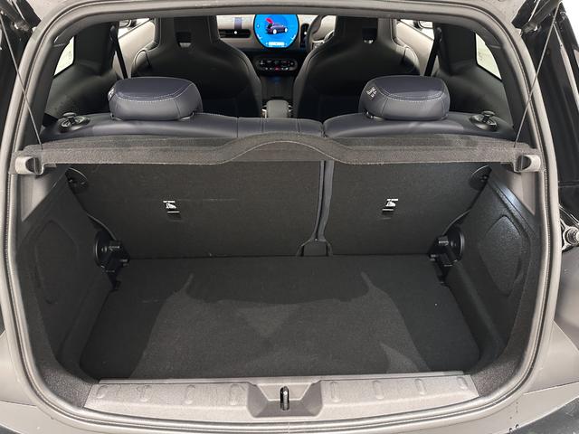 MINI クーパーC クラシック・トリム 全国2年保証AppleCarPlayワイヤレス充電デジタルキープラスコンフォートアクセスLEDヘッドライトアクティブクルーズコントロールアクティブPDCフロントリアパノラマビューリア16インチホイール(39枚目)