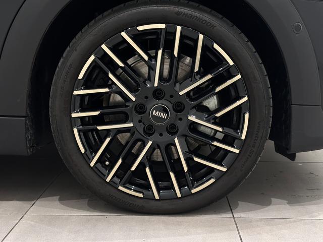 MINI クーパーC クラシック・トリム 全国2年保証AppleCarPlayワイヤレス充電デジタルキープラスコンフォートアクセスLEDヘッドライトアクティブクルーズコントロールアクティブPDCフロントリアパノラマビューリア16インチホイール(40枚目)