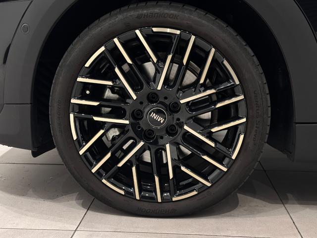 MINI クーパーC クラシック・トリム 全国2年保証AppleCarPlayワイヤレス充電デジタルキープラスコンフォートアクセスLEDヘッドライトアクティブクルーズコントロールアクティブPDCフロントリアパノラマビューリア16インチホイール(42枚目)