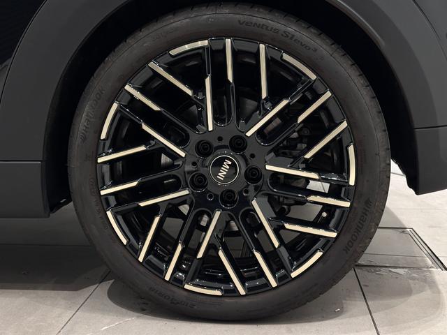 MINI クーパーC クラシック・トリム 全国2年保証AppleCarPlayワイヤレス充電デジタルキープラスコンフォートアクセスLEDヘッドライトアクティブクルーズコントロールアクティブPDCフロントリアパノラマビューリア16インチホイール(43枚目)