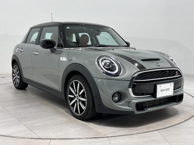 MINI クーパーS ナビタッチスクリーンETCSOSコールアクティブクルーズコントロールマルチファンクションステアリングコンフォートアクセスLEDヘッドライトLEDリアコンビランプ17インチホイール(4枚目)