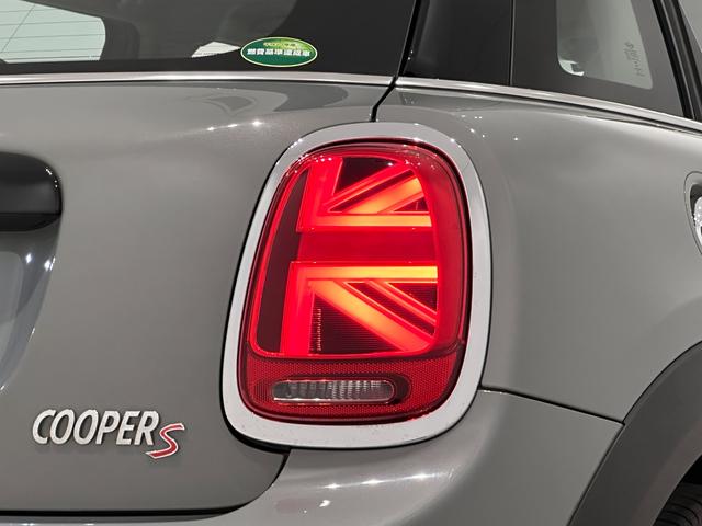 MINI クーパーS ナビタッチスクリーンETCSOSコールアクティブクルーズコントロールマルチファンクションステアリングコンフォートアクセスLEDヘッドライトLEDリアコンビランプ17インチホイール(13枚目)
