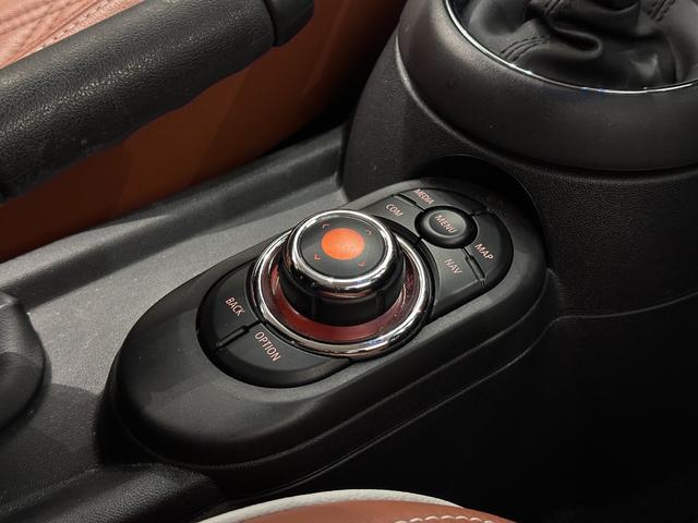 MINI クーパーS ナビタッチスクリーンETCSOSコールアクティブクルーズコントロールマルチファンクションステアリングコンフォートアクセスLEDヘッドライトLEDリアコンビランプ17インチホイール(25枚目)