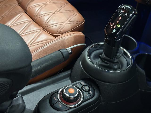 MINI クーパーS ナビタッチスクリーンETCSOSコールアクティブクルーズコントロールマルチファンクションステアリングコンフォートアクセスLEDヘッドライトLEDリアコンビランプ17インチホイール(26枚目)