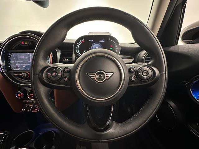 MINI クーパーS ナビタッチスクリーンETCSOSコールアクティブクルーズコントロールマルチファンクションステアリングコンフォートアクセスLEDヘッドライトLEDリアコンビランプ17インチホイール(27枚目)
