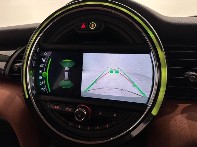 MINI クーパーS ナビタッチスクリーンETCSOSコールアクティブクルーズコントロールマルチファンクションステアリングコンフォートアクセスLEDヘッドライトLEDリアコンビランプ17インチホイール(33枚目)