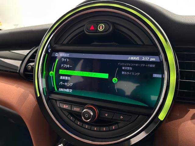 MINI クーパーS ナビタッチスクリーンETCSOSコールアクティブクルーズコントロールマルチファンクションステアリングコンフォートアクセスLEDヘッドライトLEDリアコンビランプ17インチホイール(35枚目)