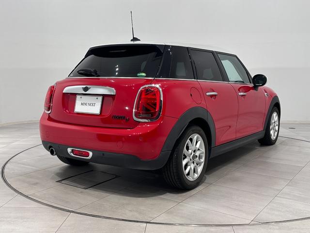 MINI クーパーD ナビ(タッチスクリーン)SOSコール衝突回被害軽減ブレーキマルチファンクションステアリングハロゲンヘッドライトLEDリアコンビランプ15インチホイール(6枚目)