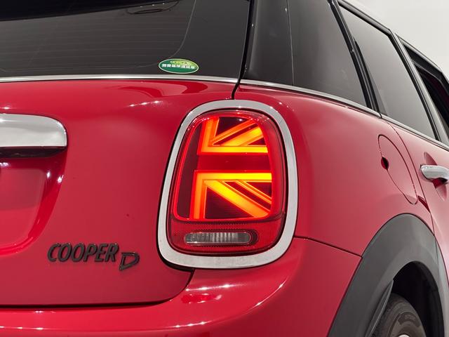 MINI クーパーD ナビ(タッチスクリーン)SOSコール衝突回被害軽減ブレーキマルチファンクションステアリングハロゲンヘッドライトLEDリアコンビランプ15インチホイール(13枚目)