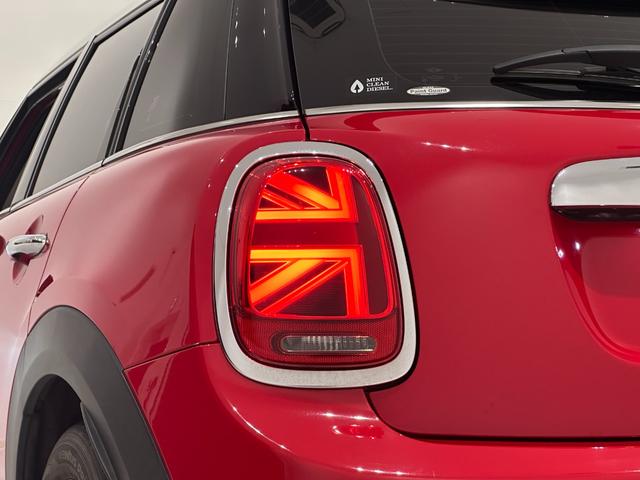 MINI クーパーD ナビ(タッチスクリーン)SOSコール衝突回被害軽減ブレーキマルチファンクションステアリングハロゲンヘッドライトLEDリアコンビランプ15インチホイール(14枚目)