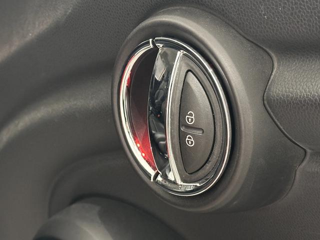 MINI クーパーD ナビ(タッチスクリーン)SOSコール衝突回被害軽減ブレーキマルチファンクションステアリングハロゲンヘッドライトLEDリアコンビランプ15インチホイール(16枚目)