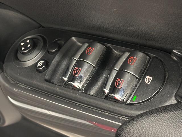 MINI クーパーD ナビ(タッチスクリーン)SOSコール衝突回被害軽減ブレーキマルチファンクションステアリングハロゲンヘッドライトLEDリアコンビランプ15インチホイール(17枚目)