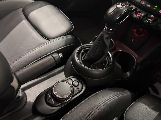 MINI クーパーD ナビ(タッチスクリーン)SOSコール衝突回被害軽減ブレーキマルチファンクションステアリングハロゲンヘッドライトLEDリアコンビランプ15インチホイール(25枚目)