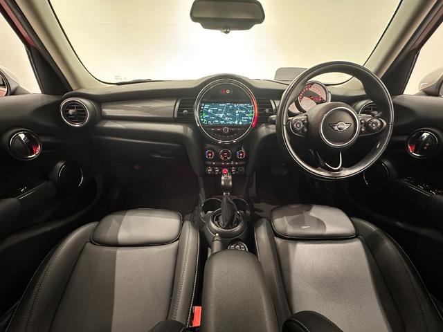 MINI クーパーD ナビ(タッチスクリーン)SOSコール衝突回被害軽減ブレーキマルチファンクションステアリングハロゲンヘッドライトLEDリアコンビランプ15インチホイール(36枚目)
