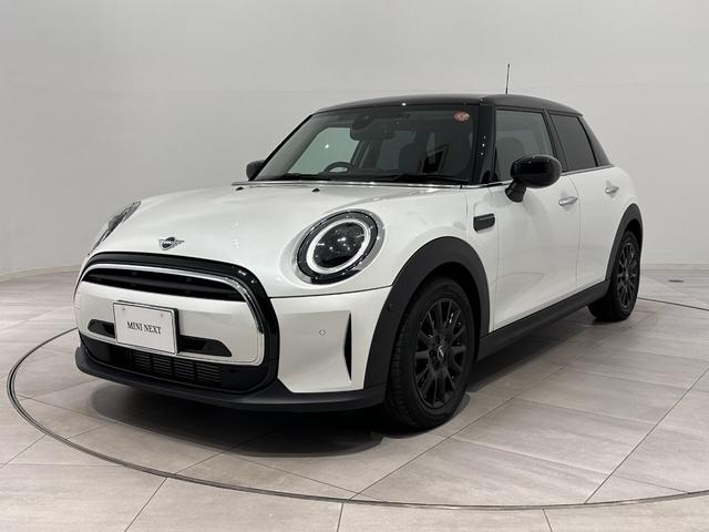 ＭＩＮＩ クーパー　ファーストパッケージ　クラシック・トリム　全国２年保証ＣａｒＰｌａｙＥＴＣＳＯＳコールバックカメラマルチファンクションステアリングＭＩＮＩドライビングモードコンフォートアクセスＬＥＤヘッドライＬＥＤリアコンビランプ１６インチホイール（2枚目）