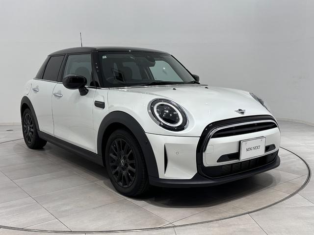 ＭＩＮＩ クーパー　ファーストパッケージ　クラシック・トリム　全国２年保証ＣａｒＰｌａｙＥＴＣＳＯＳコールバックカメラマルチファンクションステアリングＭＩＮＩドライビングモードコンフォートアクセスＬＥＤヘッドライＬＥＤリアコンビランプ１６インチホイール（4枚目）