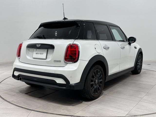 ＭＩＮＩ クーパー　ファーストパッケージ　クラシック・トリム　全国２年保証ＣａｒＰｌａｙＥＴＣＳＯＳコールバックカメラマルチファンクションステアリングＭＩＮＩドライビングモードコンフォートアクセスＬＥＤヘッドライＬＥＤリアコンビランプ１６インチホイール（6枚目）