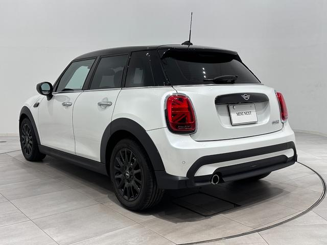 ＭＩＮＩ クーパー　ファーストパッケージ　クラシック・トリム　全国２年保証ＣａｒＰｌａｙＥＴＣＳＯＳコールバックカメラマルチファンクションステアリングＭＩＮＩドライビングモードコンフォートアクセスＬＥＤヘッドライＬＥＤリアコンビランプ１６インチホイール（8枚目）