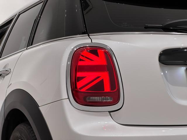 ＭＩＮＩ クーパー　ファーストパッケージ　クラシック・トリム　全国２年保証ＣａｒＰｌａｙＥＴＣＳＯＳコールバックカメラマルチファンクションステアリングＭＩＮＩドライビングモードコンフォートアクセスＬＥＤヘッドライＬＥＤリアコンビランプ１６インチホイール（14枚目）