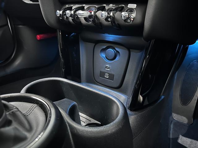 ＭＩＮＩ クーパー　ファーストパッケージ　クラシック・トリム　全国２年保証ＣａｒＰｌａｙＥＴＣＳＯＳコールバックカメラマルチファンクションステアリングＭＩＮＩドライビングモードコンフォートアクセスＬＥＤヘッドライＬＥＤリアコンビランプ１６インチホイール（23枚目）