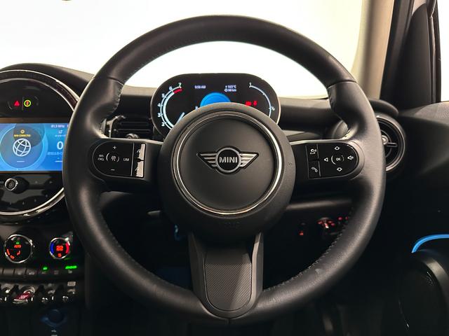 ＭＩＮＩ クーパー　ファーストパッケージ　クラシック・トリム　全国２年保証ＣａｒＰｌａｙＥＴＣＳＯＳコールバックカメラマルチファンクションステアリングＭＩＮＩドライビングモードコンフォートアクセスＬＥＤヘッドライＬＥＤリアコンビランプ１６インチホイール（24枚目）