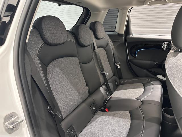 ＭＩＮＩ クーパー　ファーストパッケージ　クラシック・トリム　全国２年保証ＣａｒＰｌａｙＥＴＣＳＯＳコールバックカメラマルチファンクションステアリングＭＩＮＩドライビングモードコンフォートアクセスＬＥＤヘッドライＬＥＤリアコンビランプ１６インチホイール（32枚目）