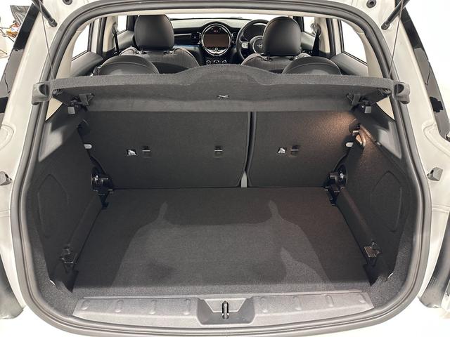 ＭＩＮＩ クーパー　ファーストパッケージ　クラシック・トリム　全国２年保証ＣａｒＰｌａｙＥＴＣＳＯＳコールバックカメラマルチファンクションステアリングＭＩＮＩドライビングモードコンフォートアクセスＬＥＤヘッドライＬＥＤリアコンビランプ１６インチホイール（34枚目）
